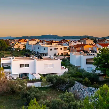 Loreta Villa